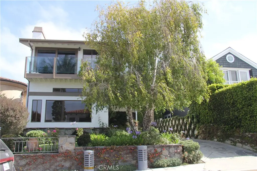 Single Family Residence for rent at 857 6th, Manhattan Beach, CA featuring 4 beds and 3 baths