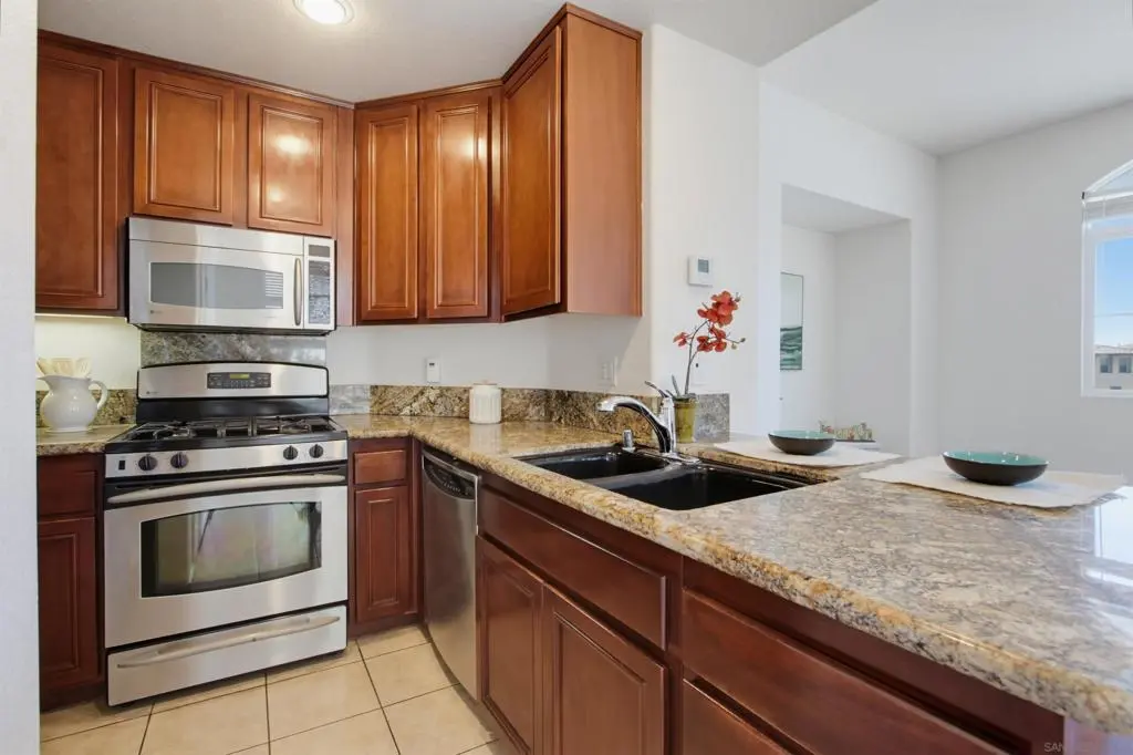 550 Almond Rd, San Marcos, CA — listing photo 1