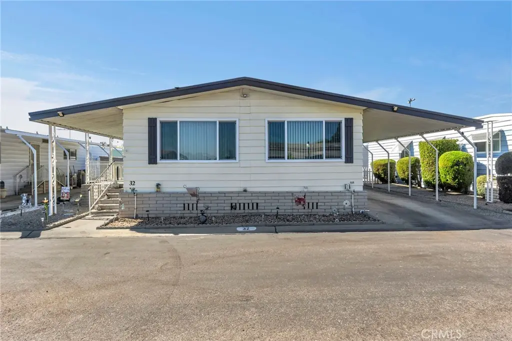 Manufactured In Park for sale at 6741 Lincoln 32, Buena Park, CA featuring 2 beds and 2 baths