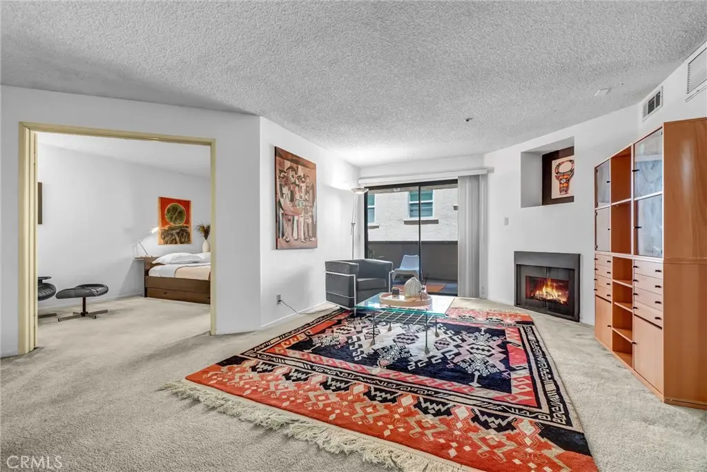 Condominium for sale at 35 Linden Ave Unit 304, Long Beach, CA featuring 2 beds and 2 baths