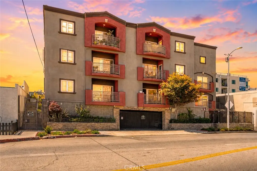 11124 Burbank Boulevard 101, North Hollywood, CA — listing photo 1