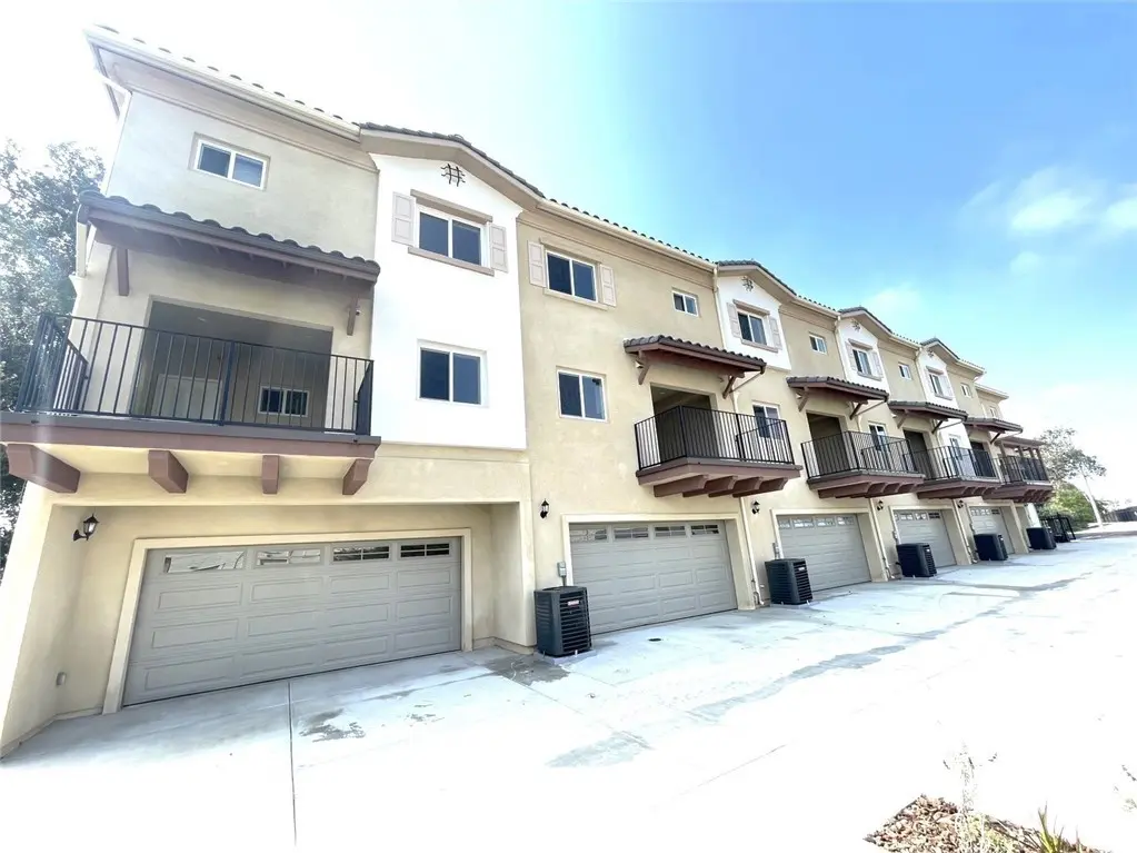 Residential Lease for rent at 820 N Soldano, Azusa, Los Angeles County, CA featuring 3 beds and 4 baths