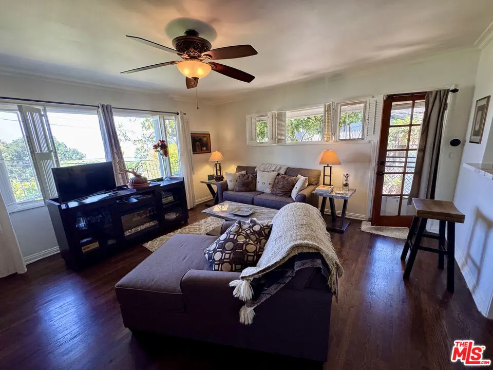 Residential Lease for rent at 7756 Torreyson Dr. A, Los Angeles, Los Angeles County, CA featuring 1 bed and 1 bath