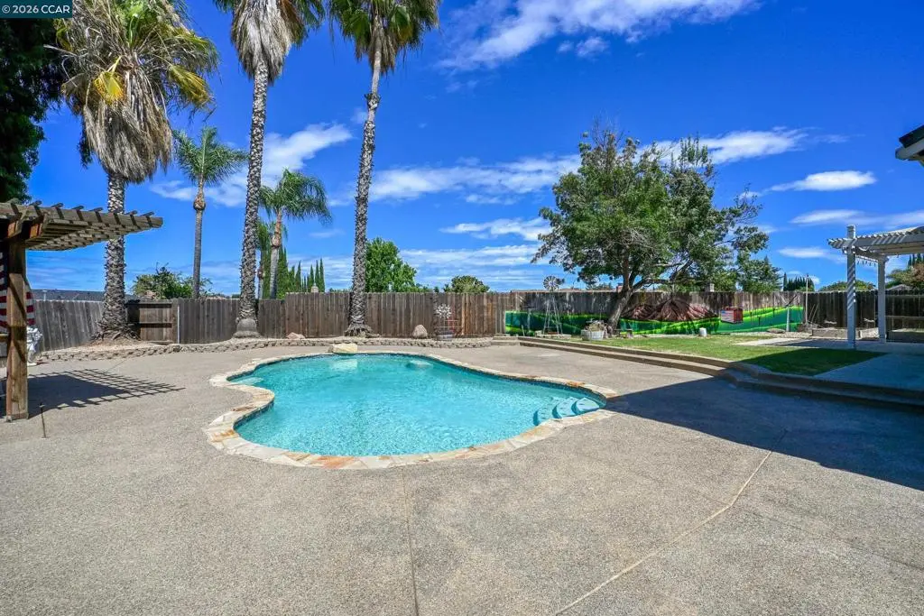 Single Family Residence for sale at 454 Bristol Ct, Oakley, CA featuring 4 beds and 3 baths