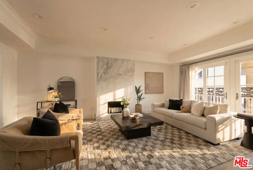 Condominium for sale at 11723 Mayfield Avenue 3, Los Angeles, CA featuring 4 beds and 4 baths