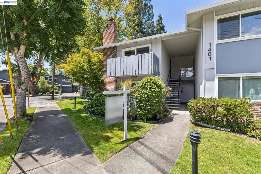 Condominium for sale at 1401 Cottage St D, Alameda, CA featuring 2 beds and 2 baths