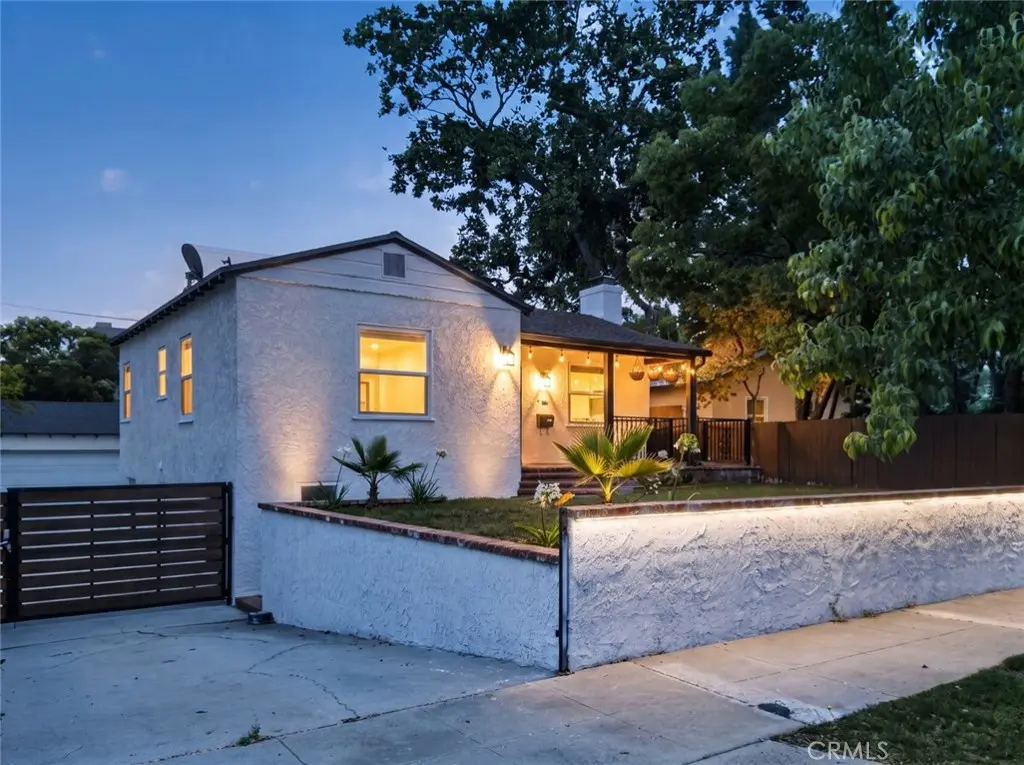 210 N Naomi Street, Burbank, CA — listing photo 1