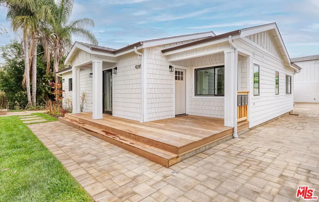 Residential Lease for rent at 4285 La Salle Avenue, Culver City, Los Angeles County, CA featuring 3 beds and 3 baths