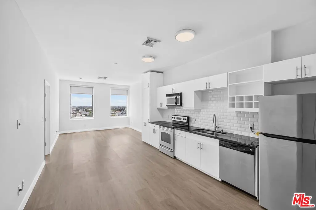 Condominium for sale at 3810 Wilshire Boulevard 1108, Los Angeles, CA featuring 2 beds and 2 baths