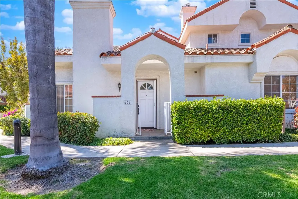 Condominium for sale at 268 Camino Cortina, Camarillo, CA featuring 3 beds and 3 baths