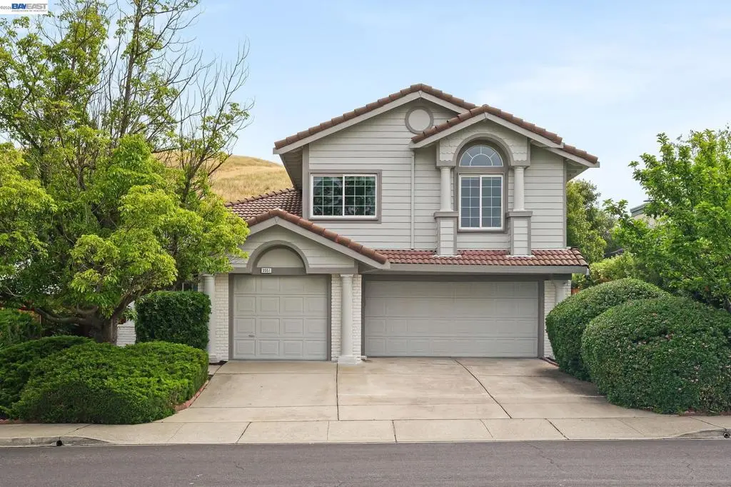 Single Family Residence for sale at 3551 Shadow Creek Dr, Danville, CA featuring 4 beds and 3 baths