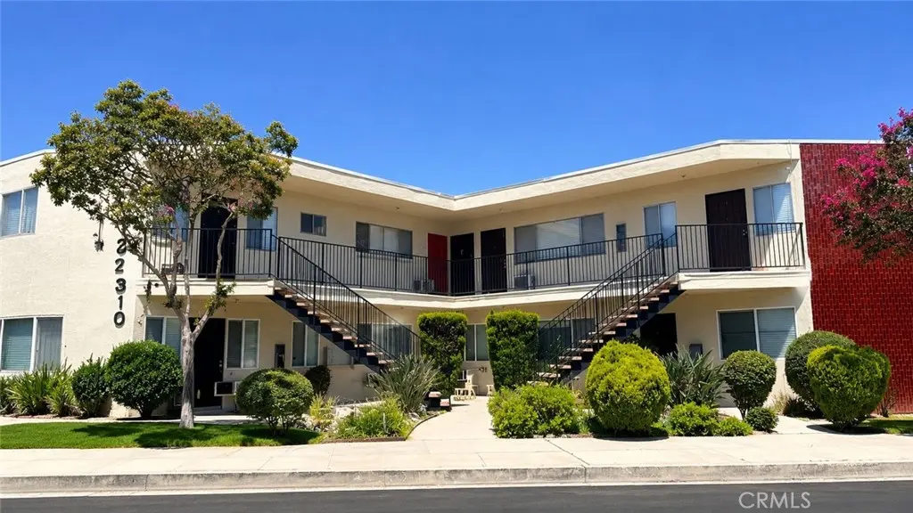 Residential Lease for rent at 2310 Washington F, Burbank, Los Angeles County, CA featuring 2 beds and 1 bath