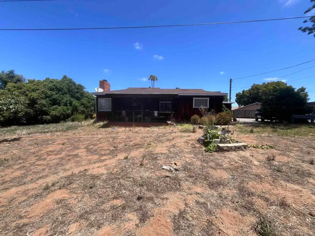Single Family Residence for sale at 1501 Laurel Road, Oceanside, CA featuring 2 beds and 1 bath