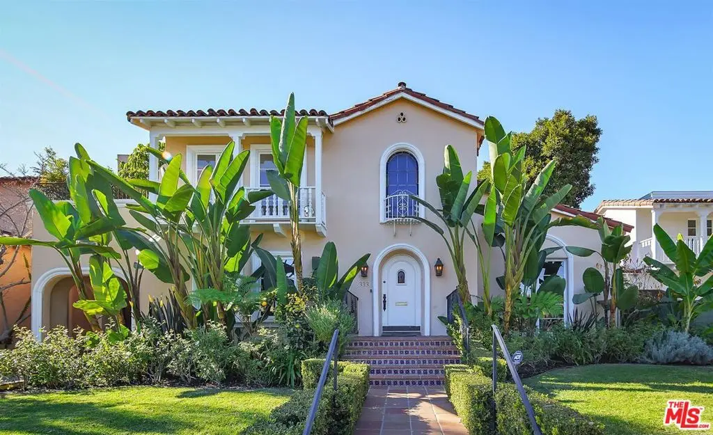 Single Family Residence for rent at 333 S Roxbury Drive, Beverly Hills, CA featuring 4 beds and 3 baths