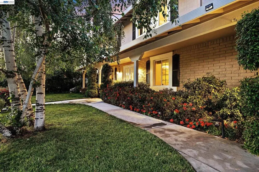 Single Family Residence for sale at 1007 El Capitan Drive, Danville, CA featuring 5 beds and 4 baths
