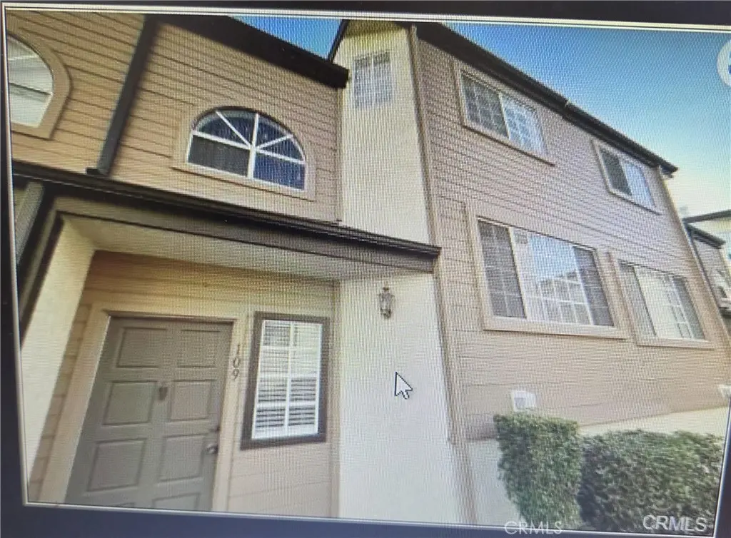 Residential Lease for rent at 7658 Topanga Canyon, Los Angeles, Los Angeles County, CA featuring 2 beds and 3 baths