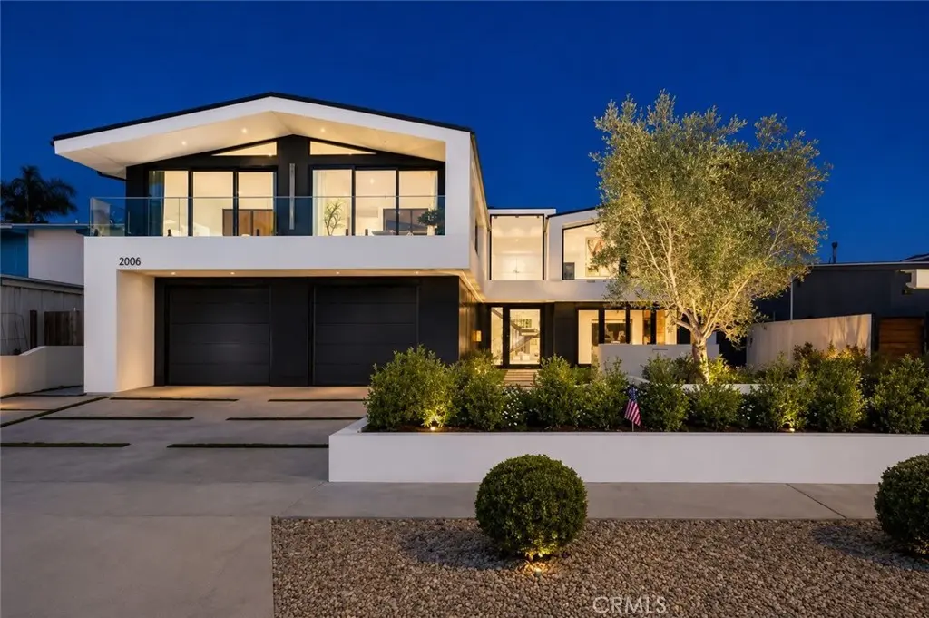 Single Family Residence for sale at 16732 Edgewater, Huntington Beach, CA featuring 4 beds and 3 baths