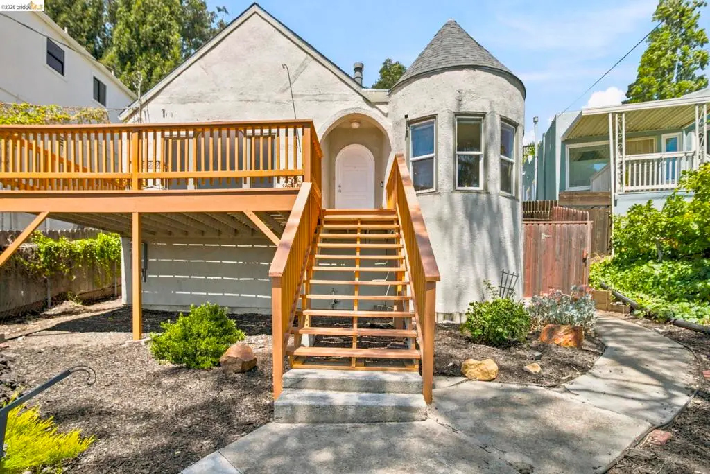 Single Family Residence for sale at 6616 Outlook Ave, Oakland, CA featuring 3 beds and 1 bath