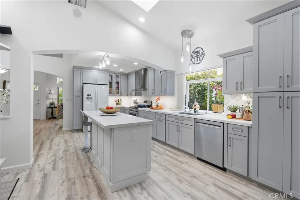 23515 Meriden, Valencia, CA — listing photo 1