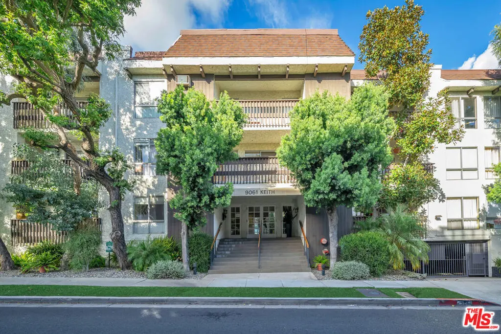 Residential Lease for rent at 9061 Keith Avenue 204, West Hollywood, Los Angeles County, CA featuring 2 beds and 2 baths