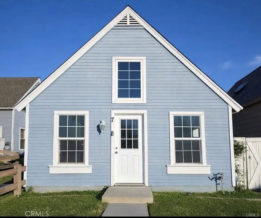 Townhouse for rent at 14560 Woodland, Fontana, CA featuring 2 beds and 1 bath