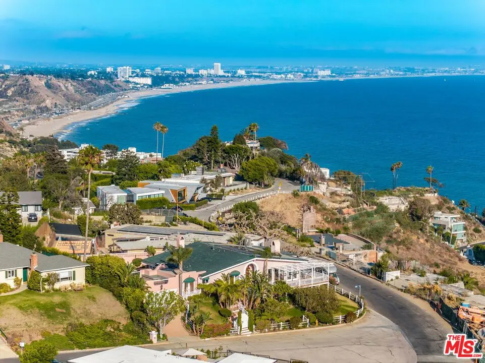 Residential Lease for rent at 206 Bellino Drive, Los Angeles, Los Angeles County, CA featuring 3 beds and 3 baths