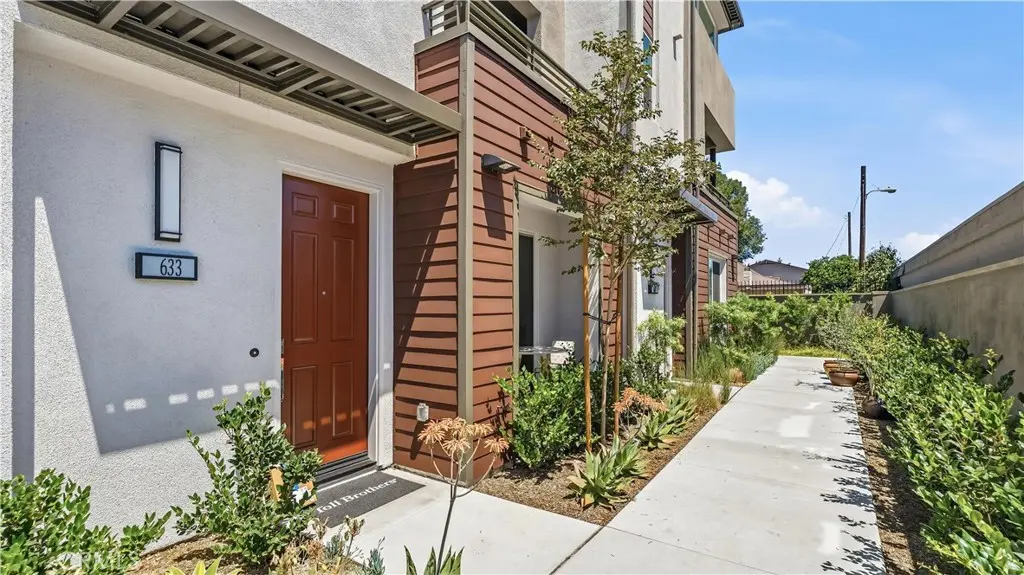 633 S Lyon St, Santa Ana, CA — listing photo 1