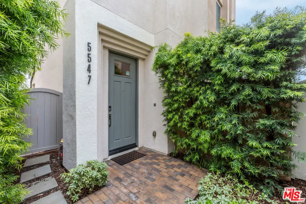 Residential Lease for rent at 5547 Palm Drive, Hawthorne, Los Angeles County, CA featuring 3 beds and 4 baths