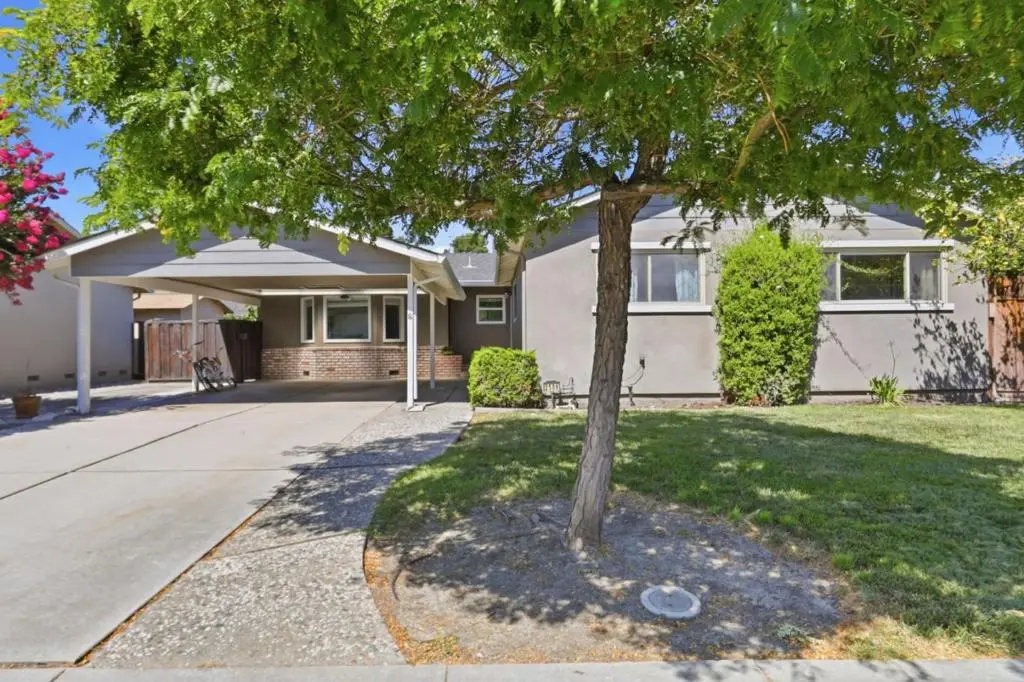 Single Family Residence for sale at 2586 Bobolink Drive, San Jose, CA featuring 3 beds and 3 baths