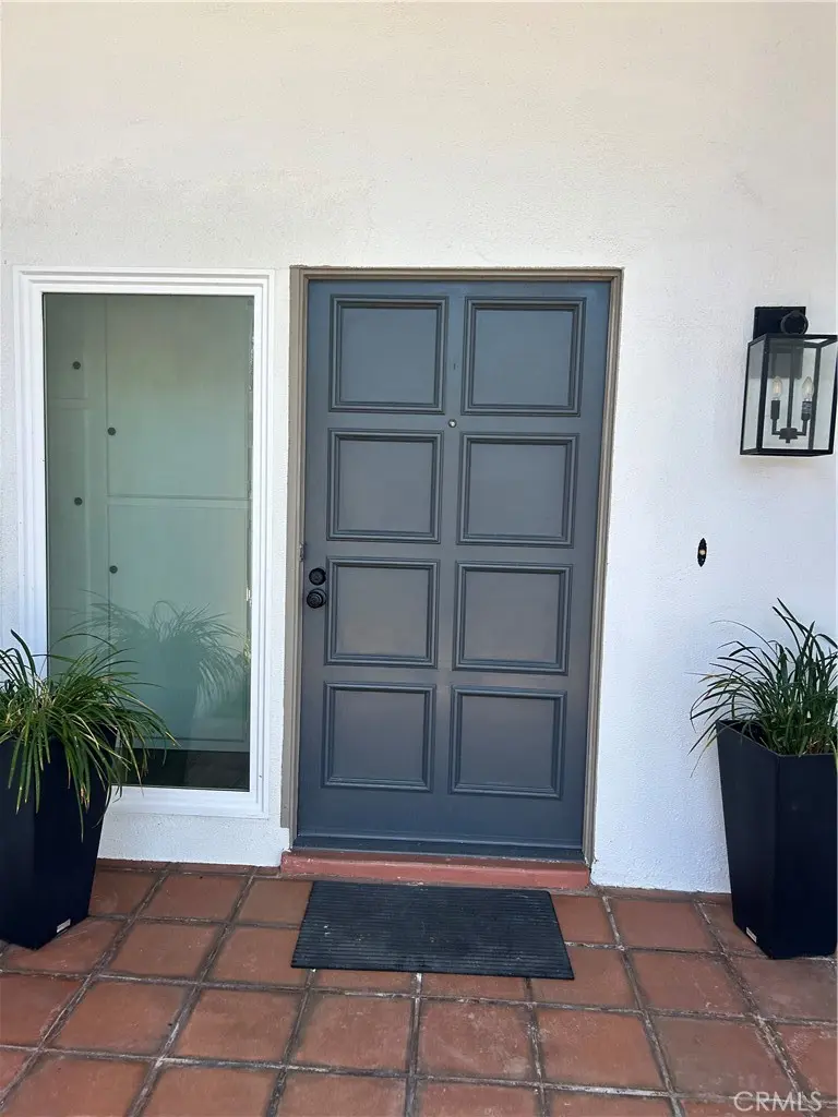 Single Family Residence for rent at 400 Onda, Newport Beach, CA featuring 3 beds and 2 baths