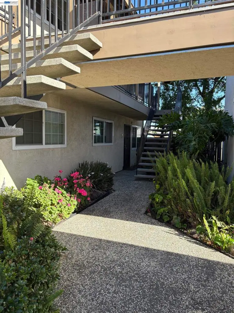 Residential Lease for rent at 20026 Wisteria St, Castro Valley, Alameda County, CA featuring 2 beds and 1 bath