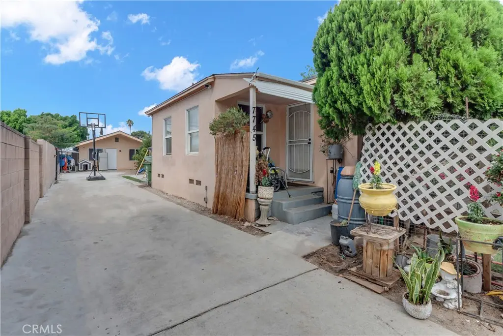7745 Radford, North Hollywood, CA — listing photo 1