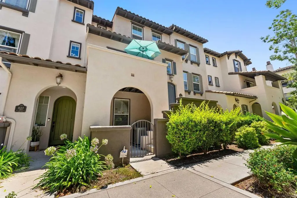 Condominium for sale at 1622 Gila Ct 172, Chula Vista, CA featuring 3 beds and 4 baths
