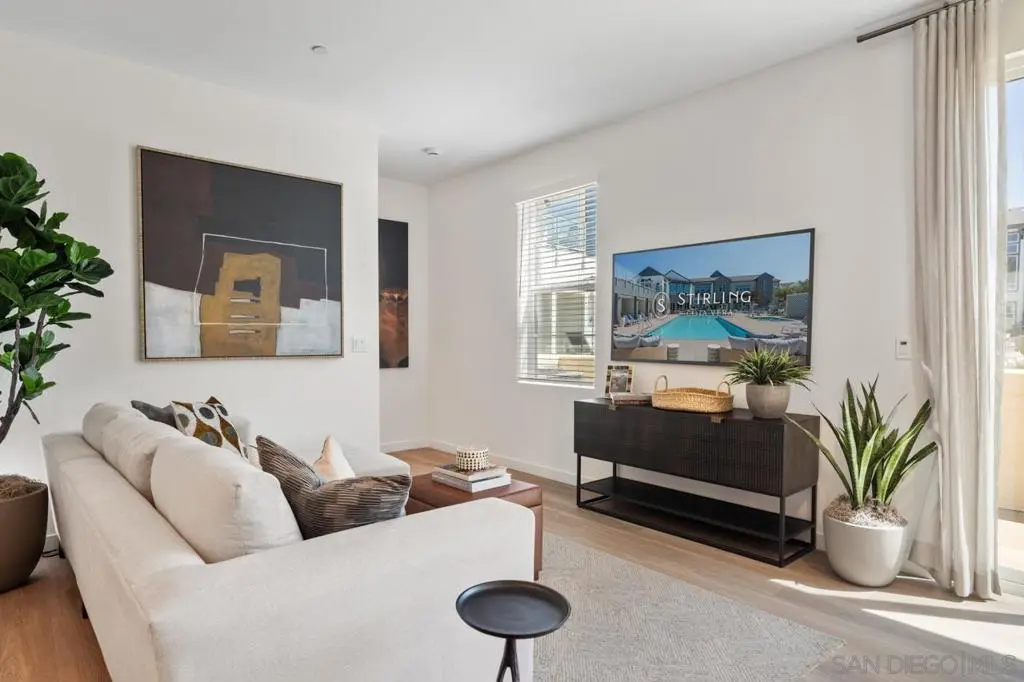 Townhouse for rent at 2075 Paseo Belluno #2, Chula Vista, CA featuring 2 beds and 3 baths