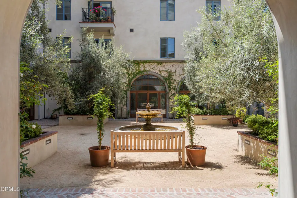 Condominium for rent at 88 N Oakland Avenue 308, Pasadena, CA featuring 1 bed and 1 bath