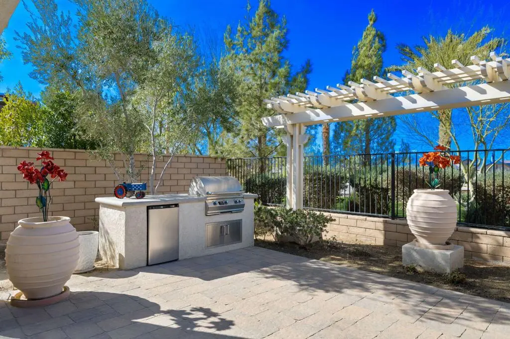 Residential Lease for rent at 43001 Ascona Lane, Indio, Riverside County, CA featuring 2 beds and 2 baths