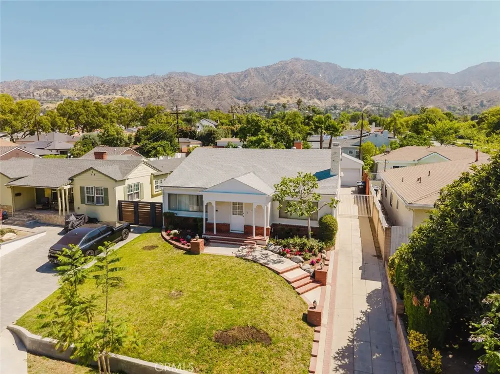 Single Family Residence for rent at 2007 W Kenneth Road, Glendale, CA featuring 3 beds and 2 baths