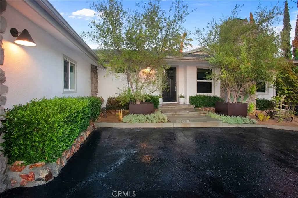 5117 Lubao Avenue, Woodland Hills, CA — listing photo 1