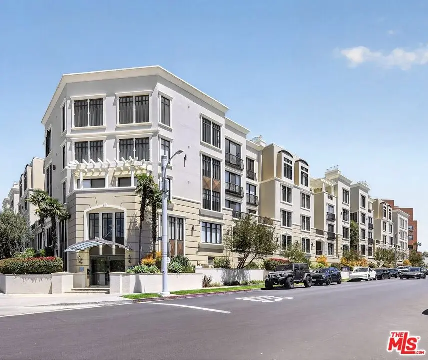 Condominium for sale at 11847 Gorham Avenue 112, Los Angeles, CA featuring 2 beds and 3 baths