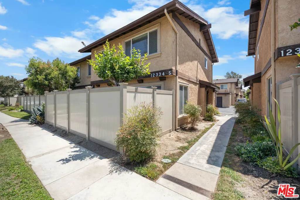 12334 Runnymede Street 5, North Hollywood, CA — listing photo 1