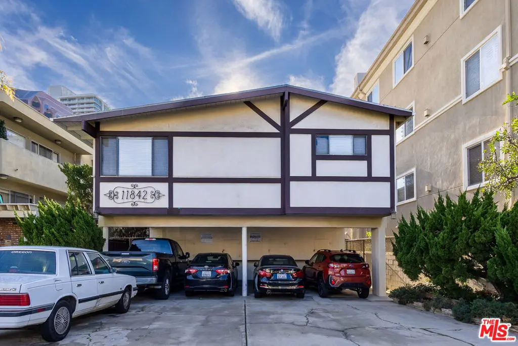 Condominium for rent at 11842 Goshen Avenue 5, Los Angeles, CA featuring 2 beds and 1 bath
