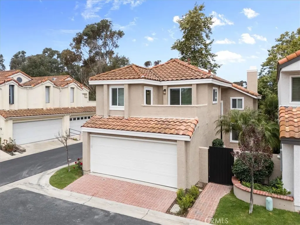 Single Family Residence for sale at 1945 Sundance, Costa Mesa, CA featuring 3 beds and 3 baths