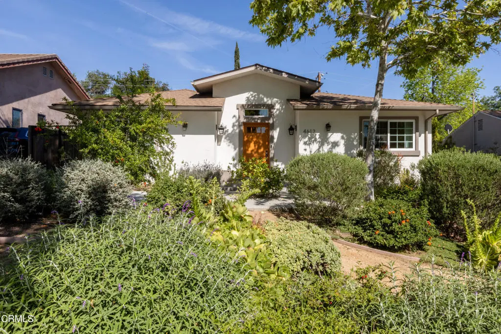 Residential Lease for rent at 4612 Viro Road, La Canada Flintridge, Los Angeles County, CA featuring 3 beds and 3 baths