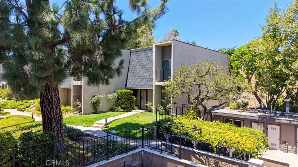 Condominium for sale at 1225 Rosecrans 36A, Fullerton, CA featuring 2 beds and 3 baths