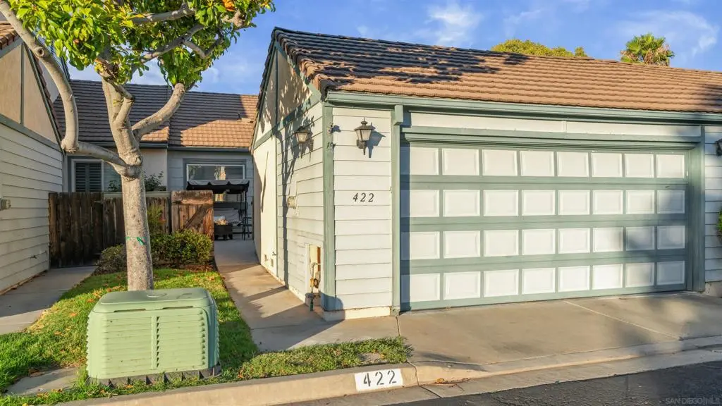 Townhouse for sale at 422 Devonshire Gln, Escondido, CA featuring 2 beds and 2 baths