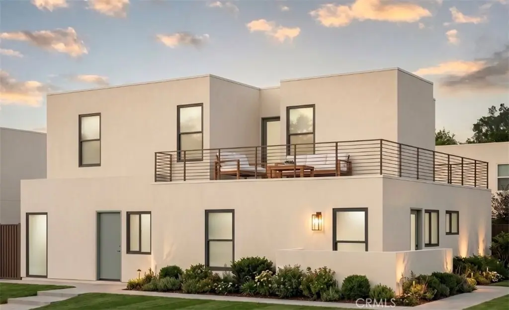 Residential Lease for rent at 2030 W 88th Street, Los Angeles, Los Angeles County, CA featuring 4 beds and 4 baths