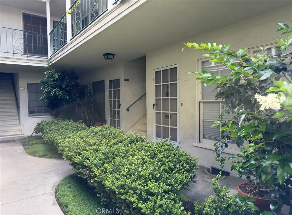 Condominium for sale at 1122 N Louise Street E, Glendale, CA featuring 1 bed and 1 bath