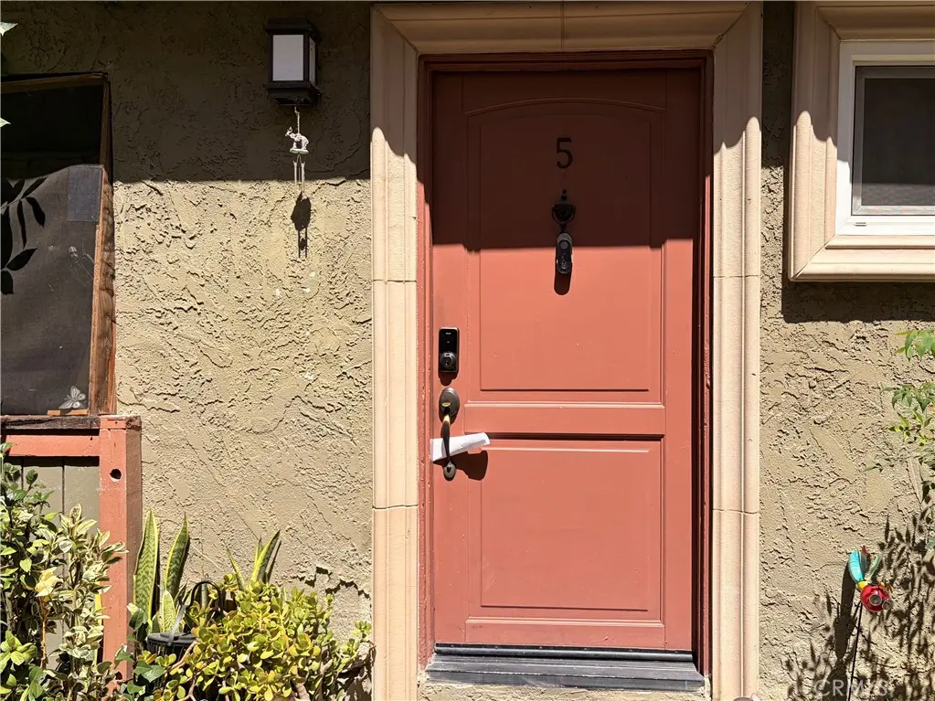 20146 Cohasset Street 5, Winnetka, CA — listing photo 1