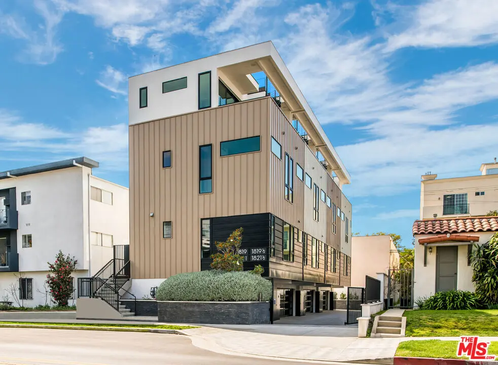 Single Family Residence for rent at 1819 1/2 Veteran Avenue, Los Angeles, CA featuring 3 beds and 4 baths