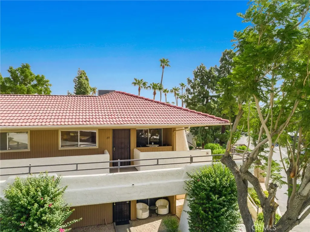 Residential Lease for rent at 510 N Villa Court 201, Palm Springs, Riverside County, CA featuring 1 bed and 1 bath